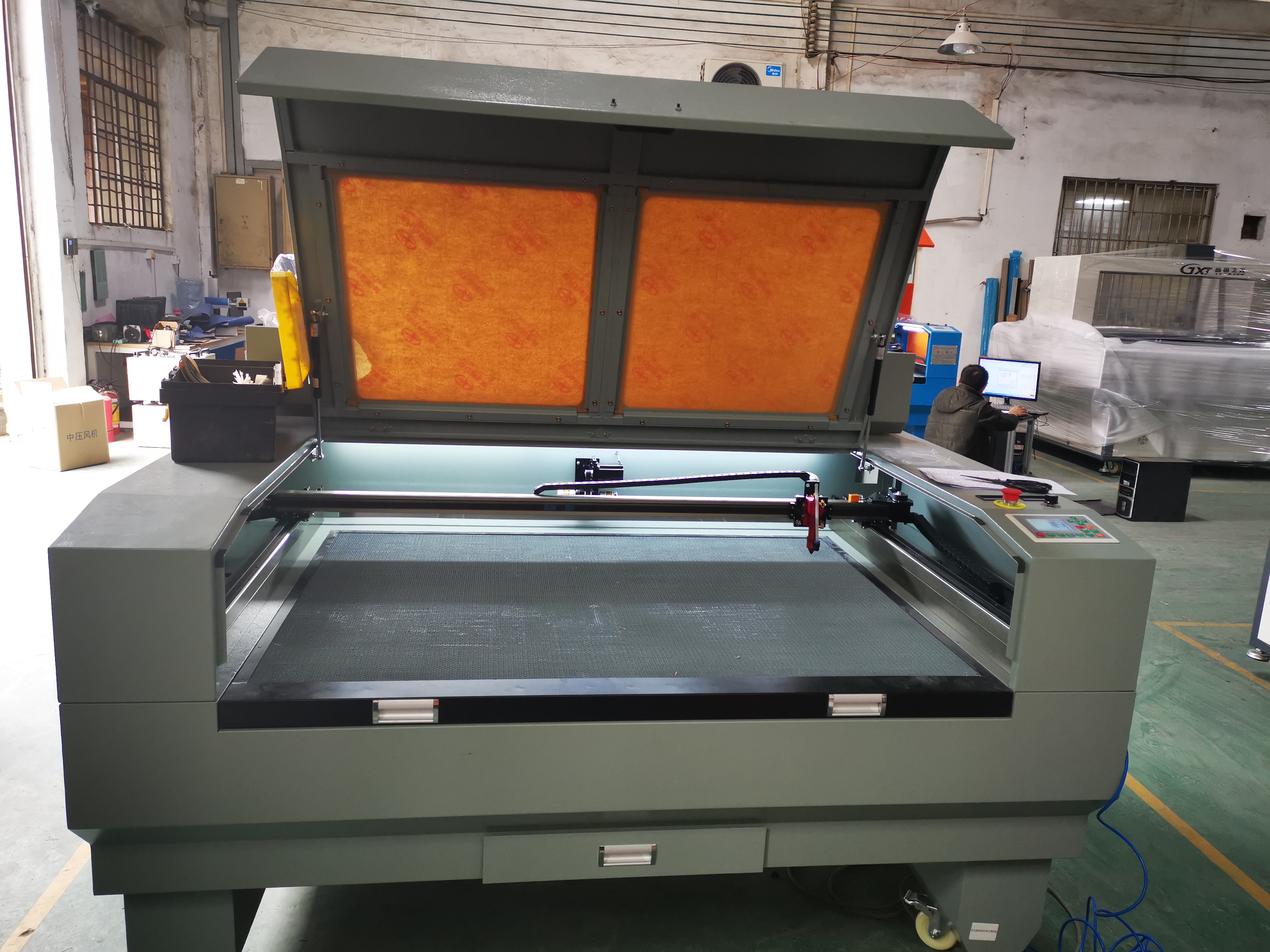 全自动激光切割机